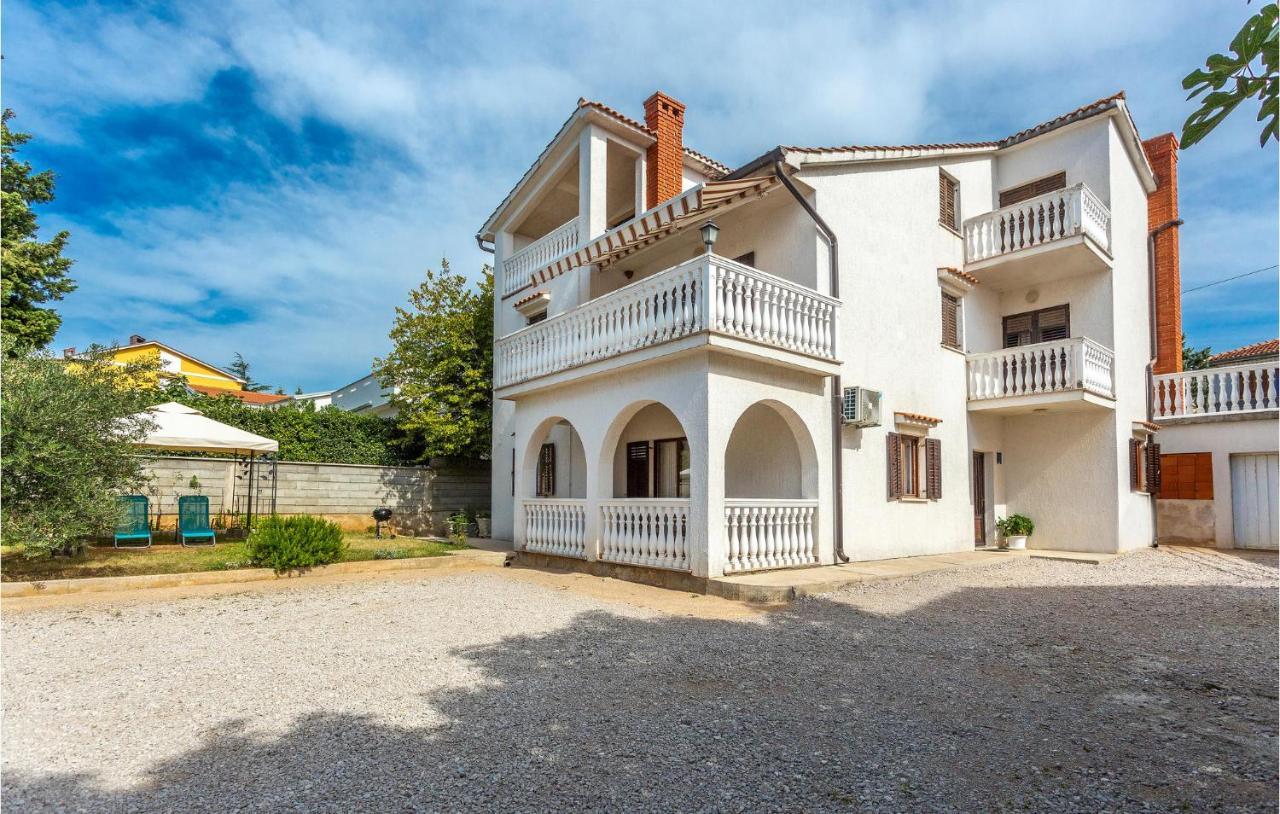 2 Bedroom Cozy Apartment In Omišalj Extérieur photo