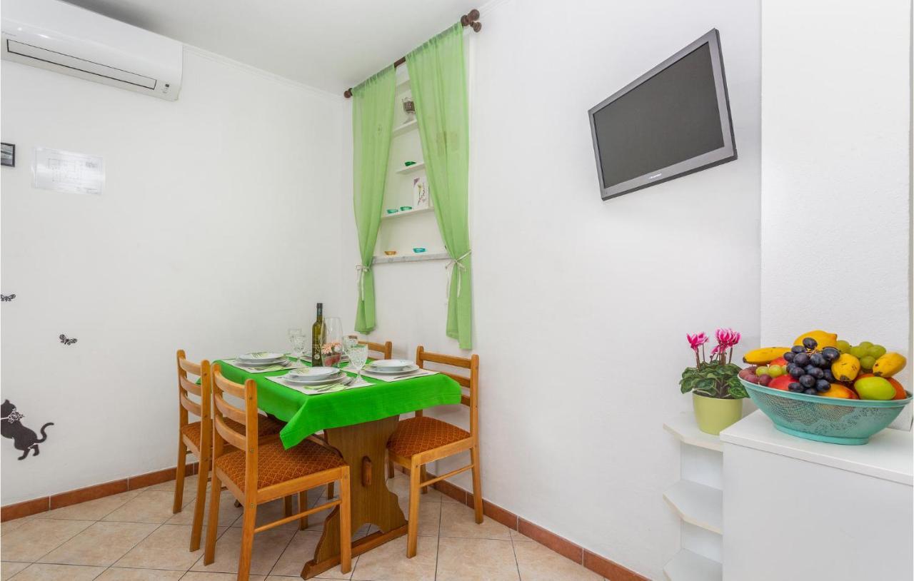 2 Bedroom Cozy Apartment In Omišalj Extérieur photo