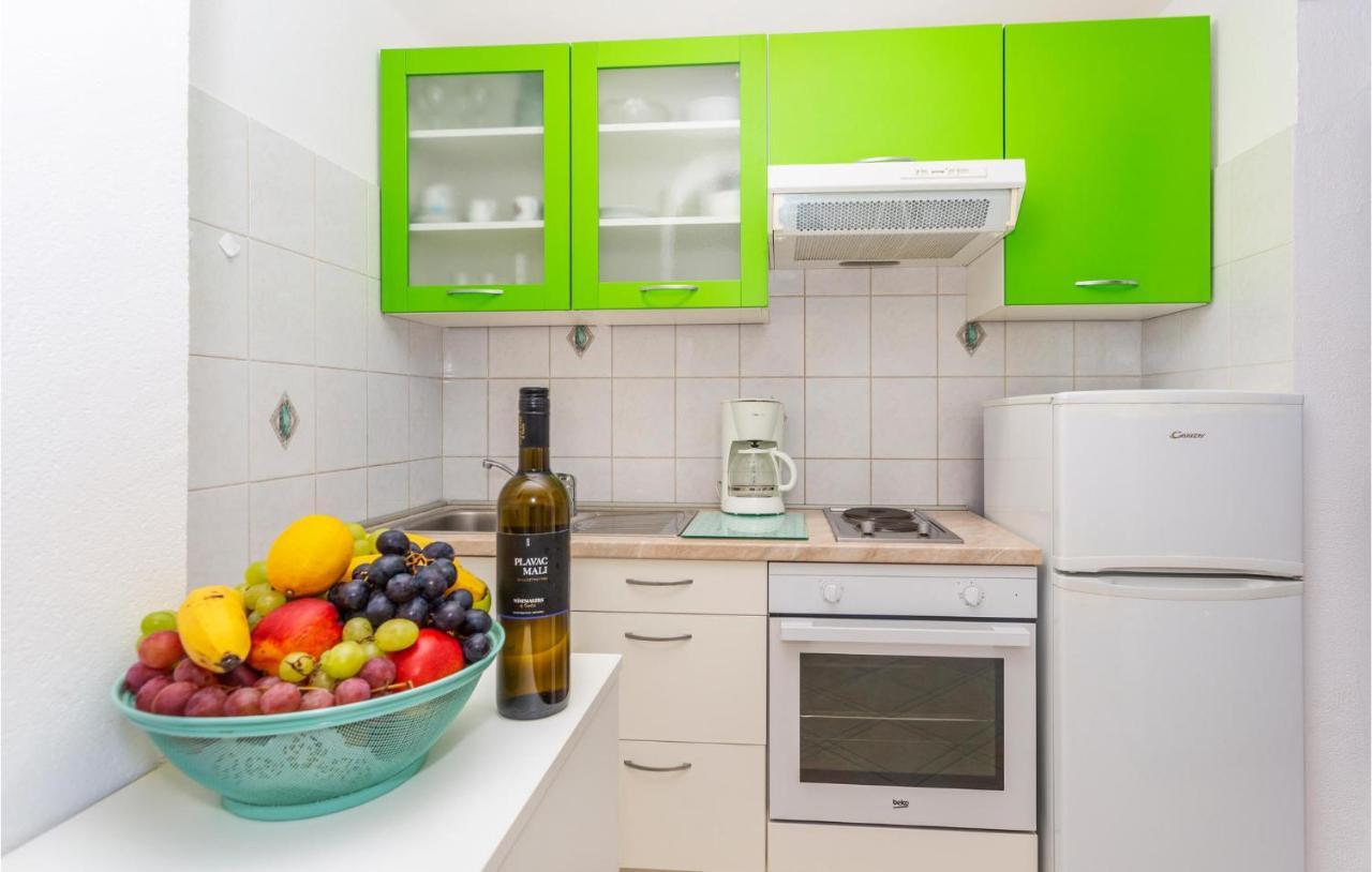 2 Bedroom Cozy Apartment In Omišalj Extérieur photo