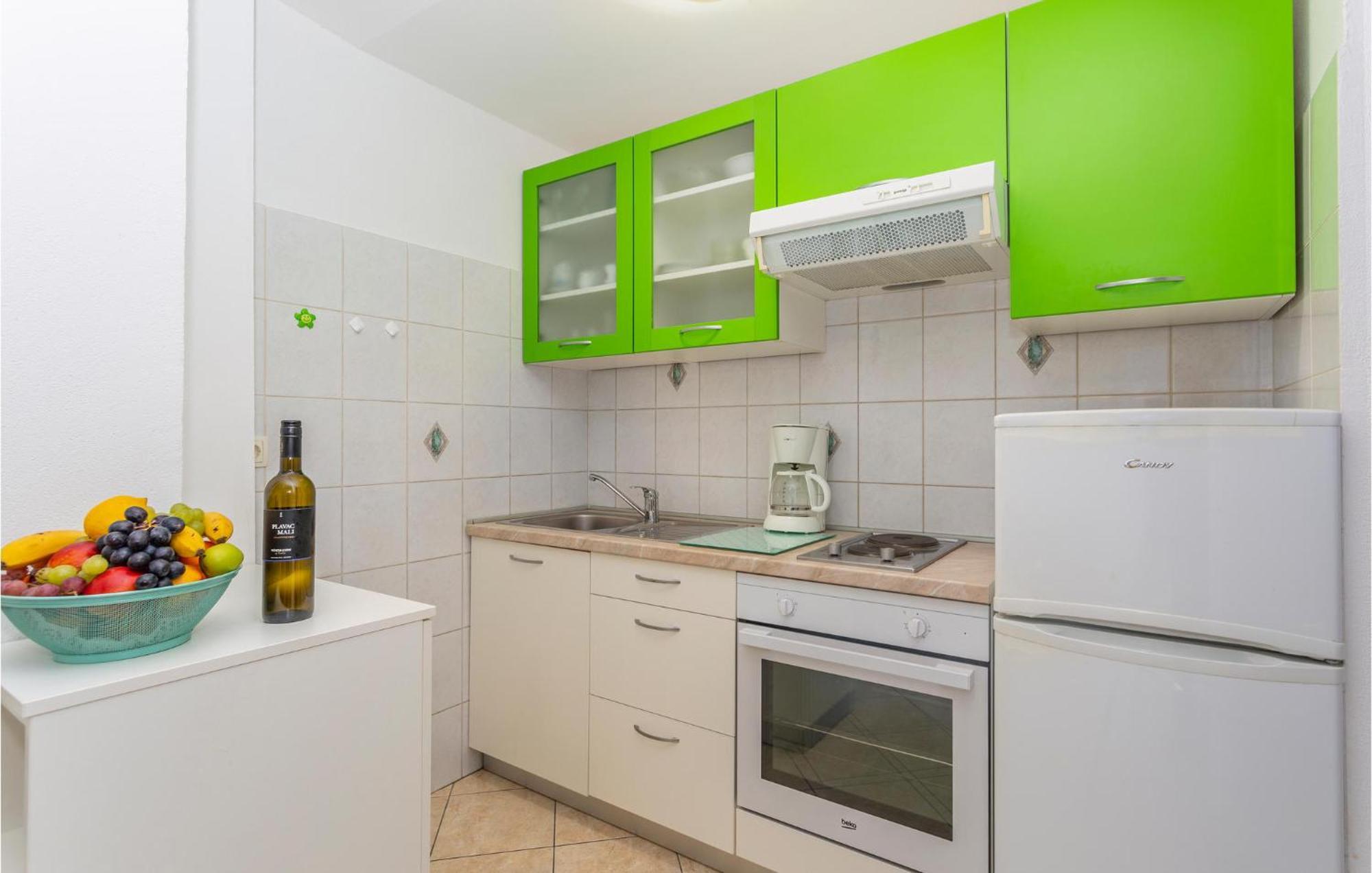2 Bedroom Cozy Apartment In Omišalj Extérieur photo